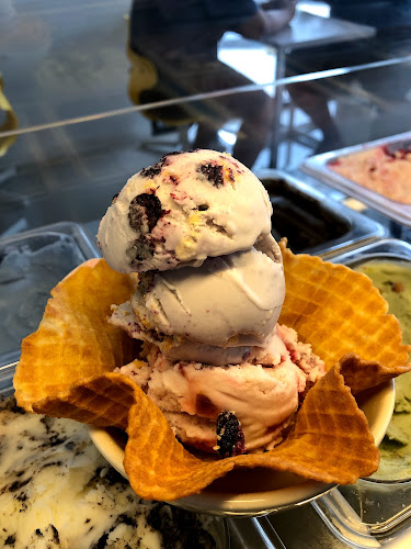 Hanu Ice Cream - การบริการอาหารและที่พัก