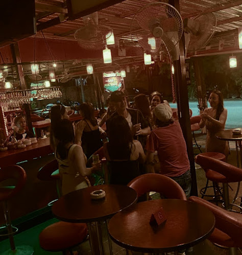 Opinii despre Stumble Inn Bar Pool Rooms în อำเภอเมืองภูเก็ต - การบริการอาหารและที่พัก