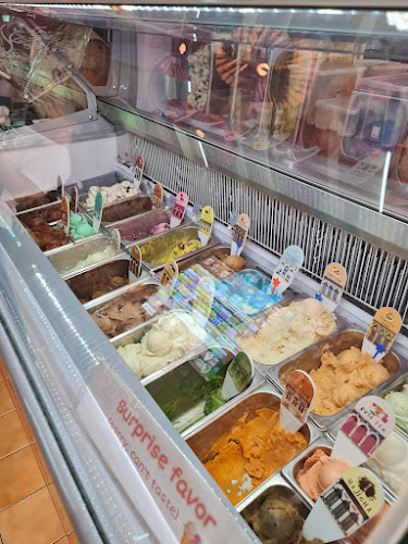 ถ. เยาวราช ตำบลตลาดใหญ่ อำเภอเมืองภูเก็ต ภูเก็ต 83000