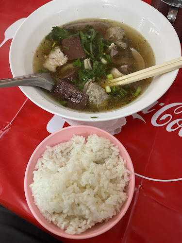 Opinii despre เกาเหลาเลือดหมู สหรส สาขาพะเยา în อำเภอเมืองพะเยา - การบริการอาหารและที่พัก