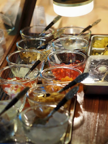 ล้านนี้ 40 ไอติมกะทิ - การบริการอาหารและที่พัก