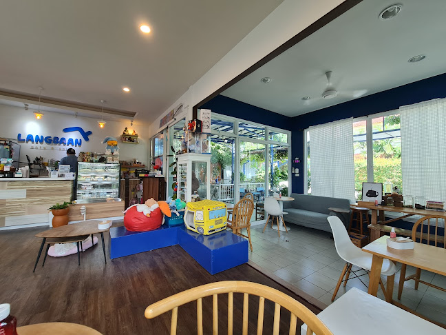 Lang Baan (หลังบ้าน) Dog Cafe & Pet Friendly - การบริการอาหารและที่พัก