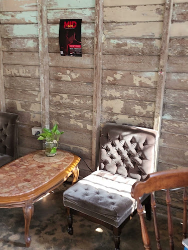 Hood - การบริการอาหารและที่พัก