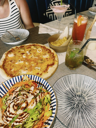 ลา พิคโคล่า คาเฟ่ แอนด์ เรสเตอรรอง - การบริการอาหารและที่พัก