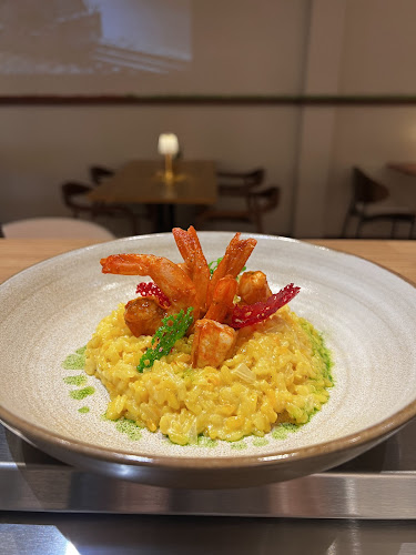 Eggsactly - เอ๊กแซ็คลี่ - การบริการอาหารและที่พัก