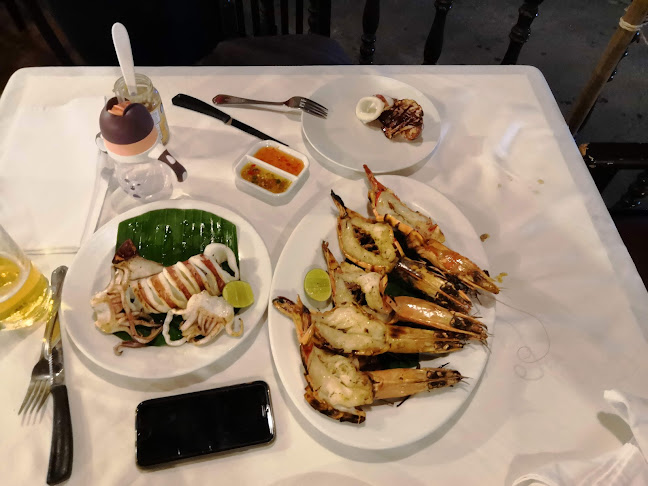 ลอบสเตอร์แอนด์พรอน - การบริการอาหารและที่พัก