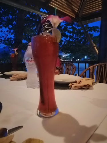 ออน เดอะ ร๊อค - การบริการอาหารและที่พัก