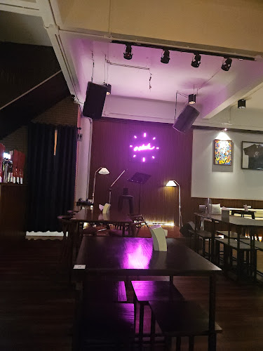 Oclock Bar - การบริการอาหารและที่พัก