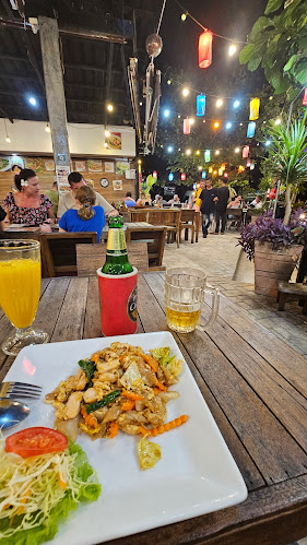 Opinii despre One D Seafood and Restaurant @Rimhan Karonbeach în อำเภอเมืองภูเก็ต - การบริการอาหารและที่พัก