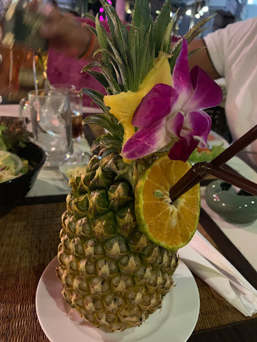 Vitaphorn Authentic Thai Restaurant​ & Steak House - การบริการอาหารและที่พัก