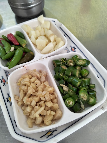 ร้านข้าวมันไก่บางบอน - การบริการอาหารและที่พัก