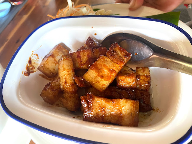 บ้านกุ้งมังกร - การบริการอาหารและที่พัก