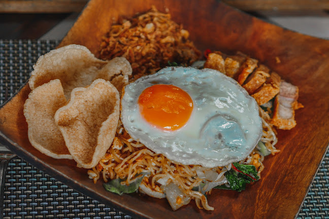 Naughty Nuri's Phuket - การบริการอาหารและที่พัก