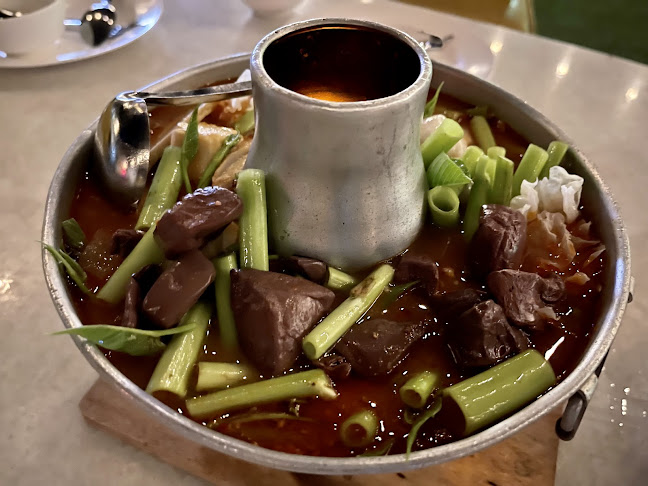 ร้านฝากจันทร์ - การบริการอาหารและที่พัก