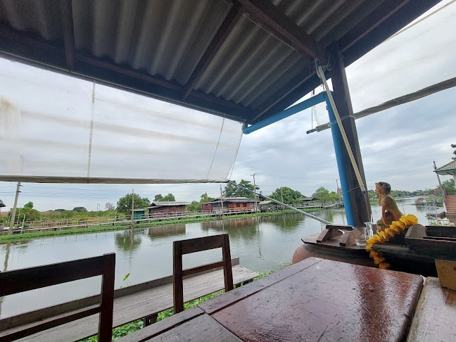 ร้านความสุขริมน้ำ Infinity