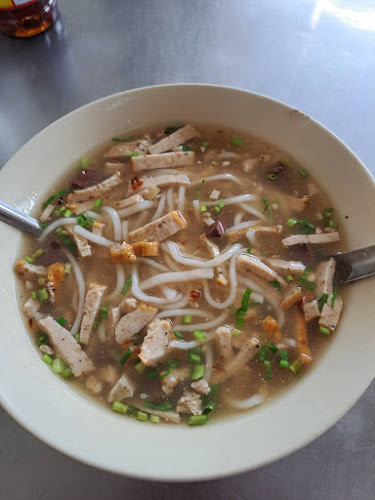 ก๋วยจั๊บอุบล (เจ้าเก่า) - การบริการอาหารและที่พัก