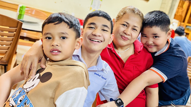 ร้านนัดพบยูงทอง 金孔雀餐厅