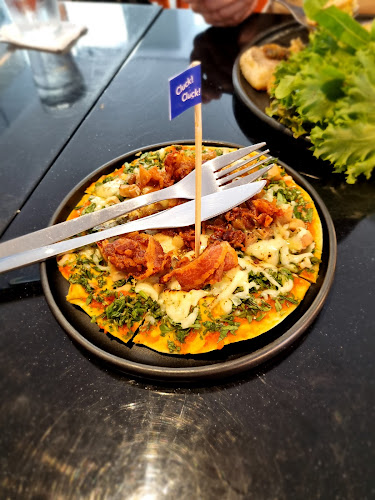 Roasty By Rai Ruen Rom (Asoke) - การบริการอาหารและที่พัก