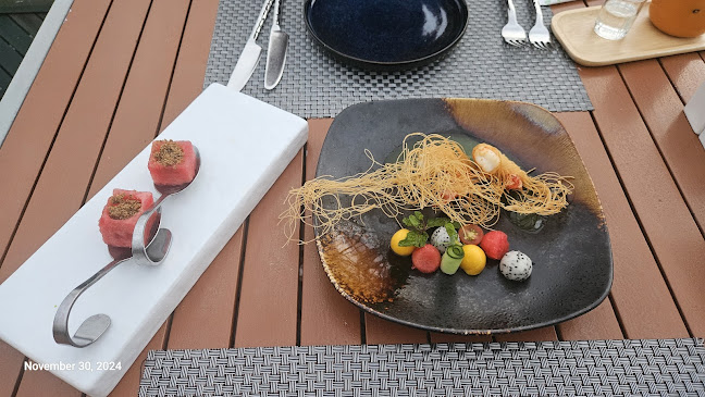 คี สกายเล้าท์ ลูฟท๊อป - การบริการอาหารและที่พัก