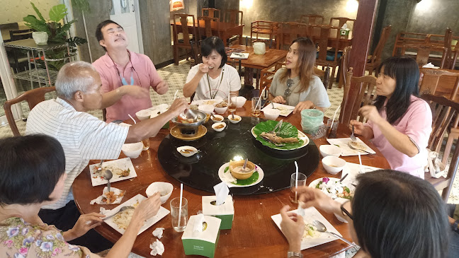 ร้านอาหารเยื่อไม้ - การบริการอาหารและที่พัก