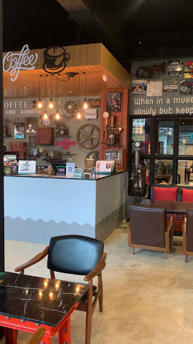 Coffee Talk Old Phuket Town - การบริการอาหารและที่พัก