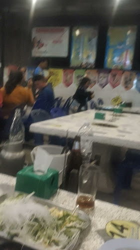 จอยเนื้อย่าง โดยนางอมร แซ่ลี้ - การบริการอาหารและที่พัก