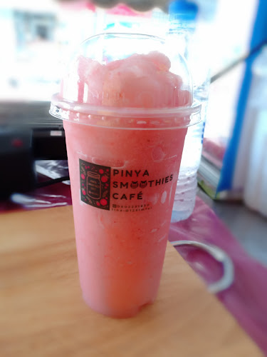 Opinii despre ภิญญา ผลไม้สดปั่น & กาแฟสด ( pinya smoothies café ) în เมือง - การบริการอาหารและที่พัก