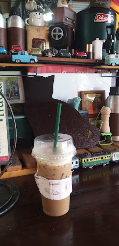 ร้านชมคลอง​ (ป้าเปิ้ล)​ก๋วยเตี๋ยวเรือ, ผัดไทย, อาหารตามสั่ง, สเต็ก, กาแฟสด - การบริการอาหารและที่พัก