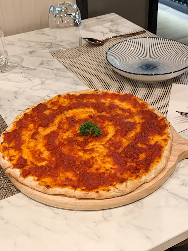 ลา พิคโคล่า คาเฟ่ แอนด์ เรสเตอรรอง