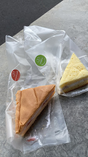 ขนมบ้านโกไข่ (สาขาผาสุก) - การบริการอาหารและที่พัก