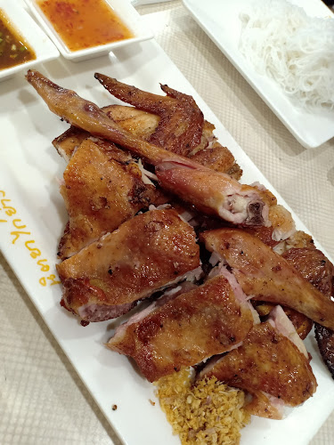 นิตยาไก่ย่าง สาขาแยกสะพานพระนั่งเกล้า - การบริการอาหารและที่พัก