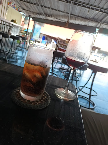 Opinii despre Friends Bar @Rawai în อำเภอเมืองภูเก็ต - การบริการอาหารและที่พัก