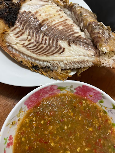 ร้านฟาร์มปลาเผา ถนน ไสน้ำเย็น ตำบลป่าตอง อำเภอกะทู้ ภูเก็ต 83150