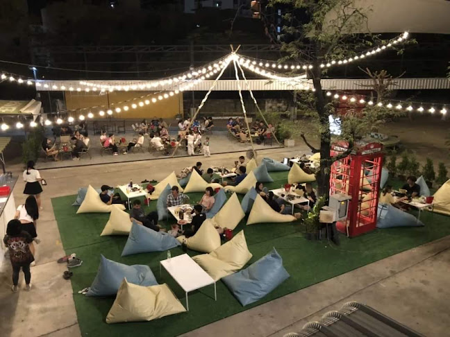 แคมป์ ปิ้ง Restrobar - การบริการอาหารและที่พัก