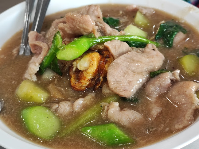 ยอดผักเมืองทอง ราดหน้า - อำเภอปากเกร็ด