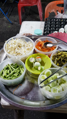 Comentarii opinii despre ขนมจีนสวนมะลิ (เจ้าเก่า) - K’vi Thai Rice Noodles (Halal)