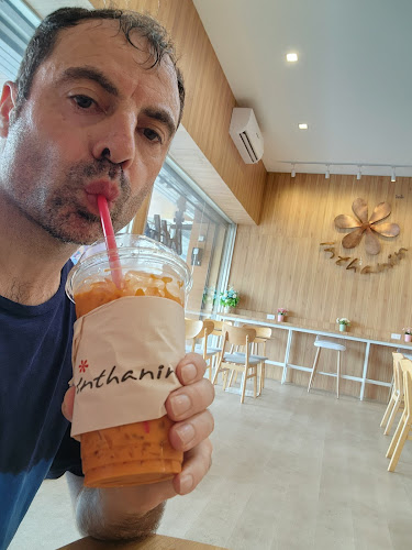 Inthanin coffee ถนนมหาราช - การบริการอาหารและที่พัก