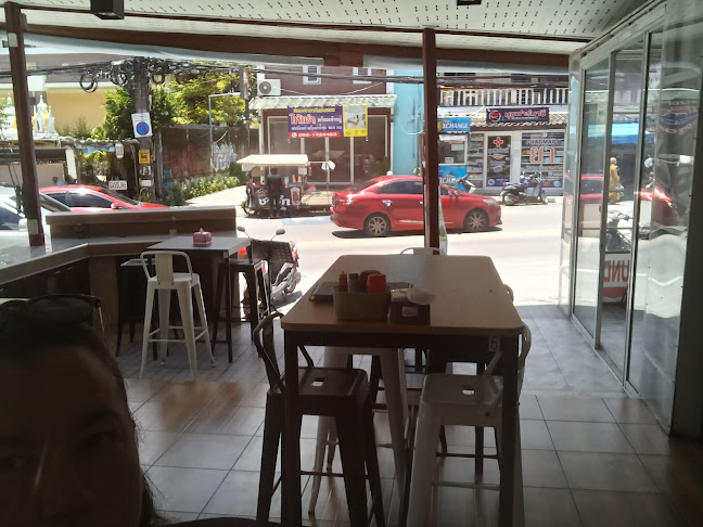 Bagus cafe & halal food - การบริการอาหารและที่พัก
