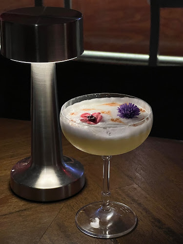 Sin Tonic Bar Hatyai - การบริการอาหารและที่พัก