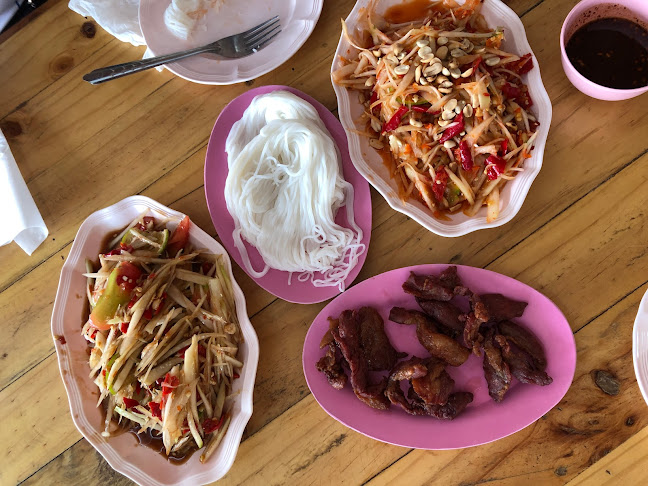 ลาบเป็ด ต.โสตาย - การบริการอาหารและที่พัก