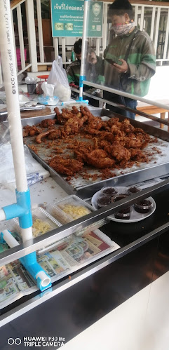 Opinii despre ร้านเจ๊หวี่ไก่ทอดตะไคร้ ของอร่อยเมืองนครสวรรค์ ประตู 11 în อำเภอเมืองนครสวรรค์ - การบริการอาหารและที่พัก