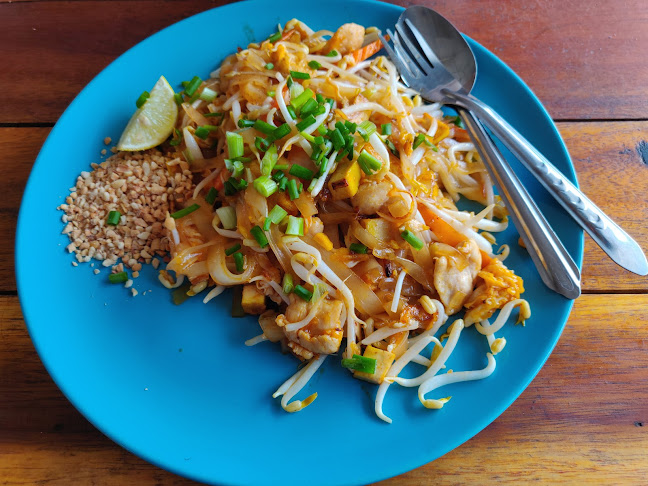 Opinii despre ร้านก๋วยเตี๋ยวไก่​ เนื้อ​ ตุ๋น​ HALAL FOOD สาขา 2 ตลาดแหลมดิน​ @samui în อำเภอเกาะสมุย - การบริการอาหารและที่พัก