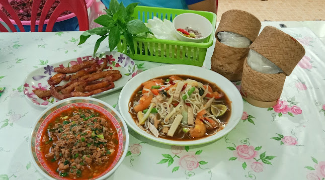 ลาบร้อยเอ็ด-ยโส - การบริการอาหารและที่พัก