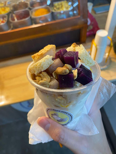 ล้านนี้ 40 ไอติมกะทิ - การบริการอาหารและที่พัก