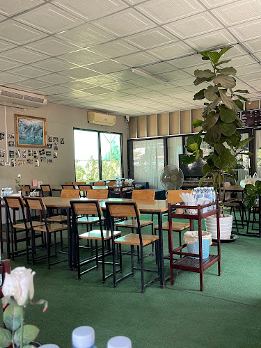 สวนผู้พันเมืองย่า ผู้พันตำแซ่บ - การบริการอาหารและที่พัก