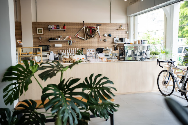 22 73 ถนน หลวงพ่อ ตำบลตลาดใหญ่ อำเภอเมืองภูเก็ต ภูเก็ต 83000