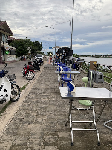 bennie burgers - การบริการอาหารและที่พัก