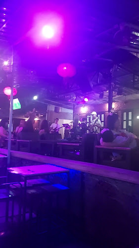 Comentarii opinii despre Slum Bar