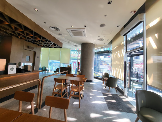 สตาร์บัคส์ ฮาร์เบอร์แหลมฉบัง - การบริการอาหารและที่พัก