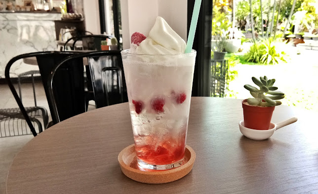 Unique Cafe' - การบริการอาหารและที่พัก